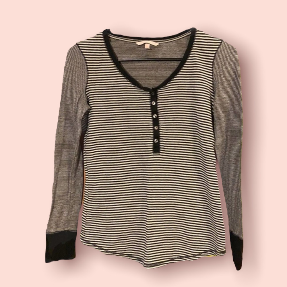 4/$20 Victoria’s Secret black and white pajama top size small